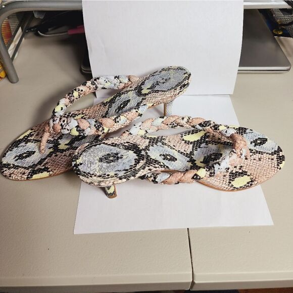 Vince Camuto  - Picture 4 of 17